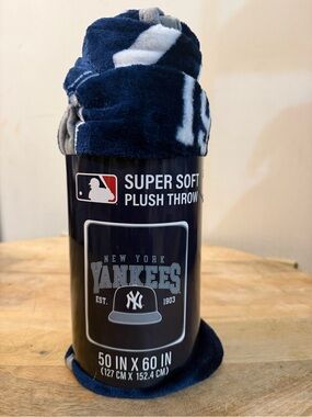 MLB New York Yankees Plush Throw Blanket - Navy & White 50 x 60